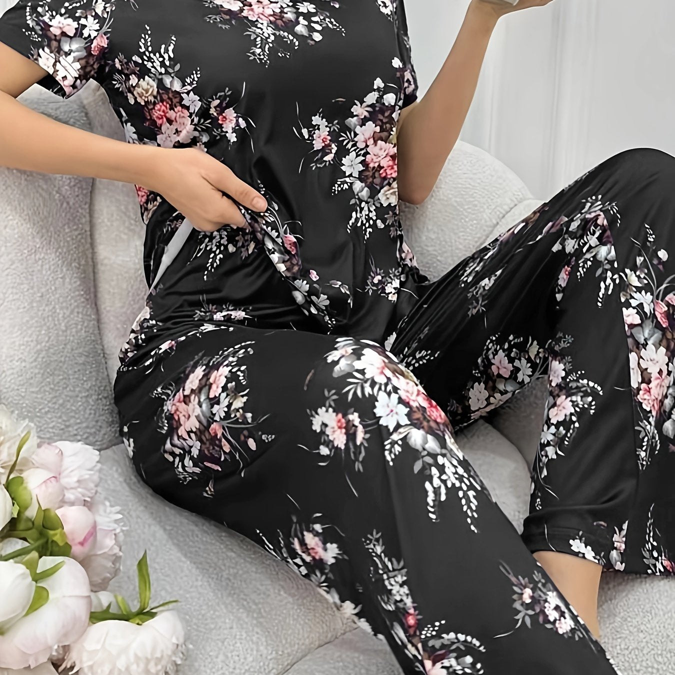 Women's Floral Print Pajama Set with Short Sleeve Crew Neck Top and Elastic Pants
