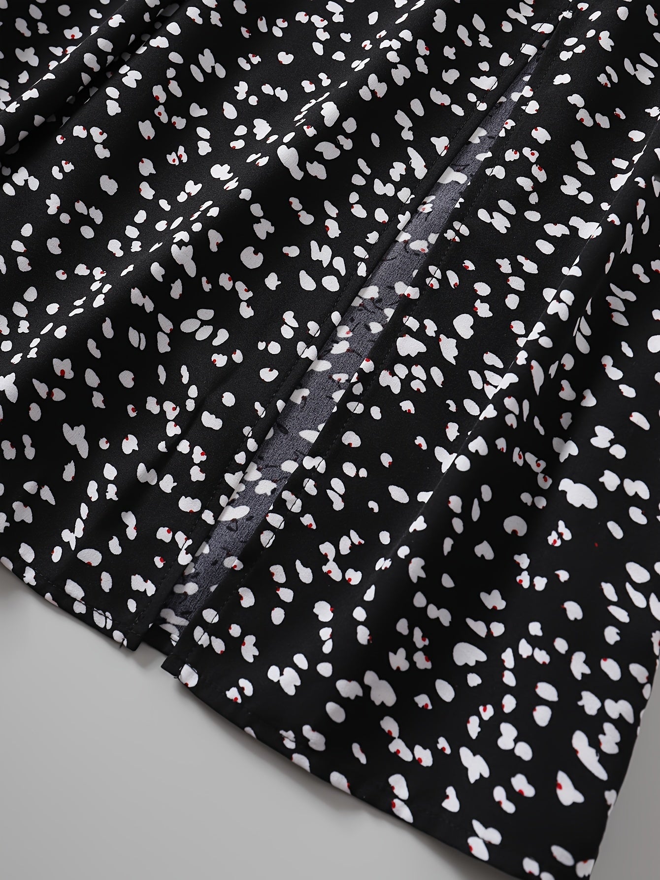 Ayollar uchun zamonaviy ikki qismli kiyim: uzun qo'l bodysuit va polyester aralashmasidan tayyorlangan gullar bilan bezatilgan yubka, kvadrat bo'yin, mashinada yuvish mumkin - bahor/yaz uchun ideal.