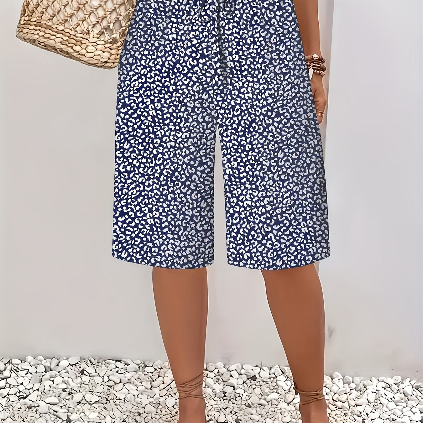 Шорты для женщин больших размеров из легкого полиэстера для пляжа, синий и белый с цветочным принтом, длина до колен, карманы