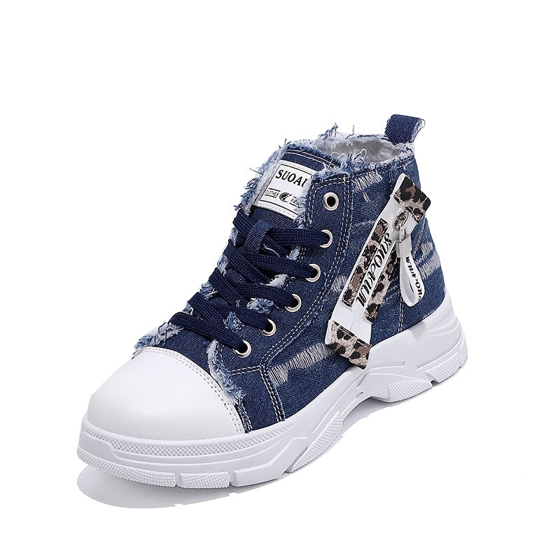 Ayollar uchun katta o'lchamdagi o'rta balandlikdagi sport poyabzali, retro vintage, jinsi kabi dizayni, tekis, yostiqlangan tagli