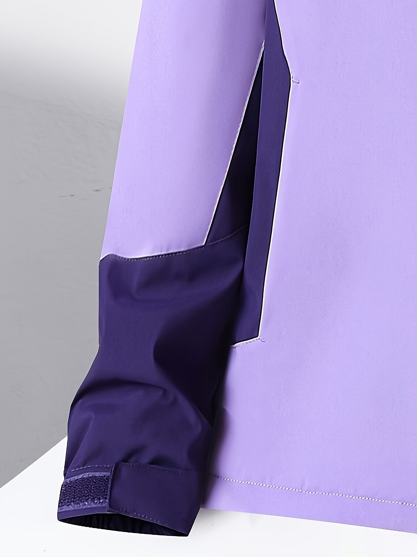 Женская зимняя утепленная спортивная куртка, водонепроницаемая и ветрозащитная, легкая, полиэстер, обычная посадка, однотонная, с длинными рукавами, с капюшоном, с застежкой на молнии, идеальна для осени/зимы.