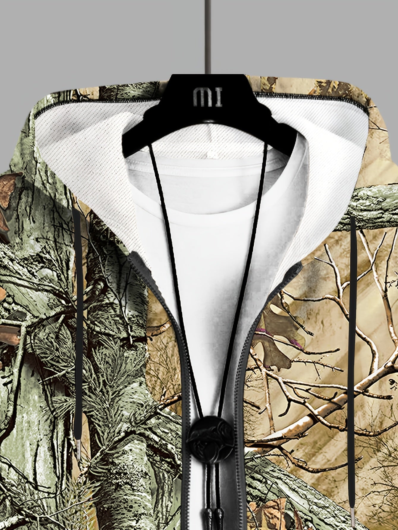 Yoz, kuz va qish uchun tasodifiy polyesterdan yasalgan erkaklar uchun plussiz o'lchamdagi engil fermuarlı kapüşon. Mashinada yuvish mumkin.