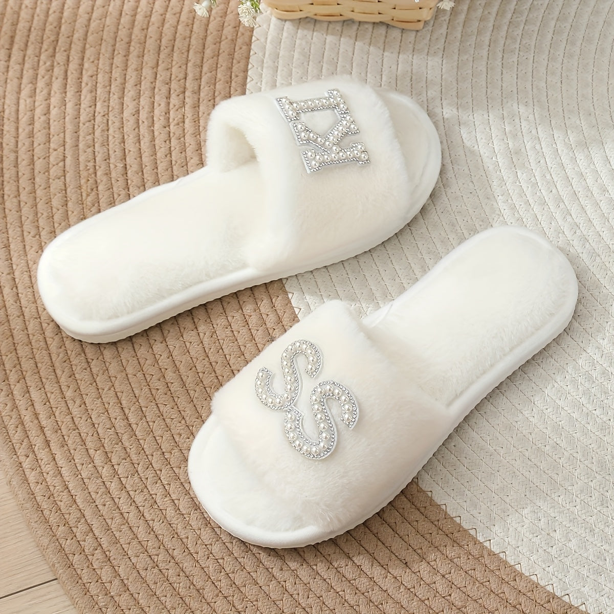 Women Pearl Letter "Better" Decor Plush Open-Toe Slides for Home and Outdoors