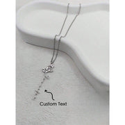 Collar de mariposa personalizado con nombre y grabado para mujer