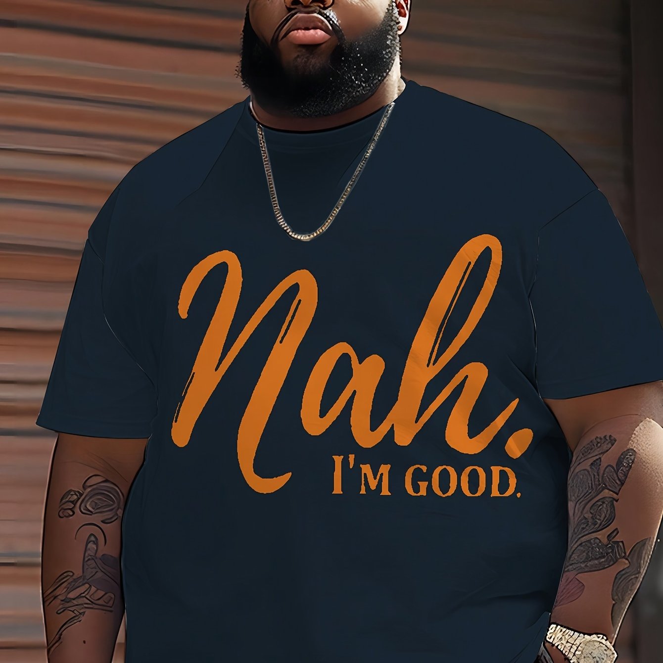 100% Paxta Erkaklar uchun "Nah... Men Yaxshi" dizayni bilan grafik futbolka. Yengil, erkin kesim, yumshoq bo'yin va qisqa yenglar bilan. Mashinada yuvish mumkin va katta o'lchamlarda mavjud.