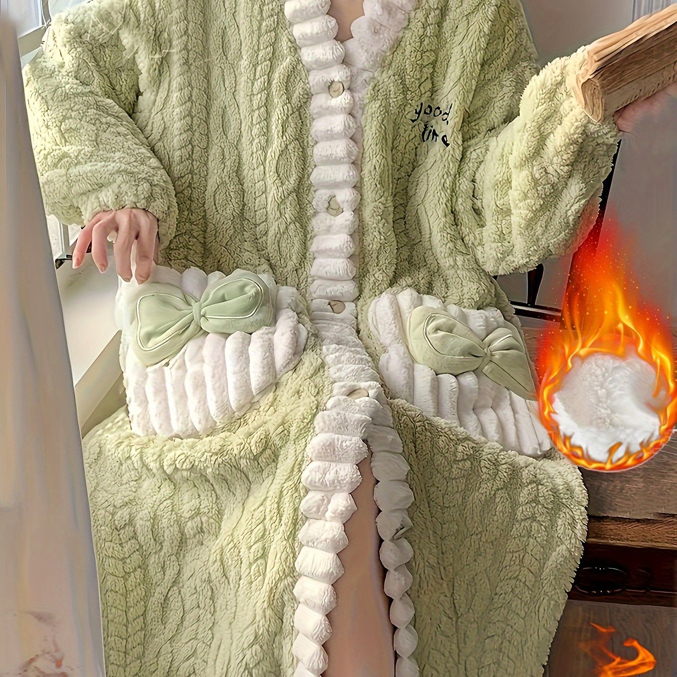 Women's Fleece-Lined V-Neck Sleep Robe with Pockets and Floral Pattern