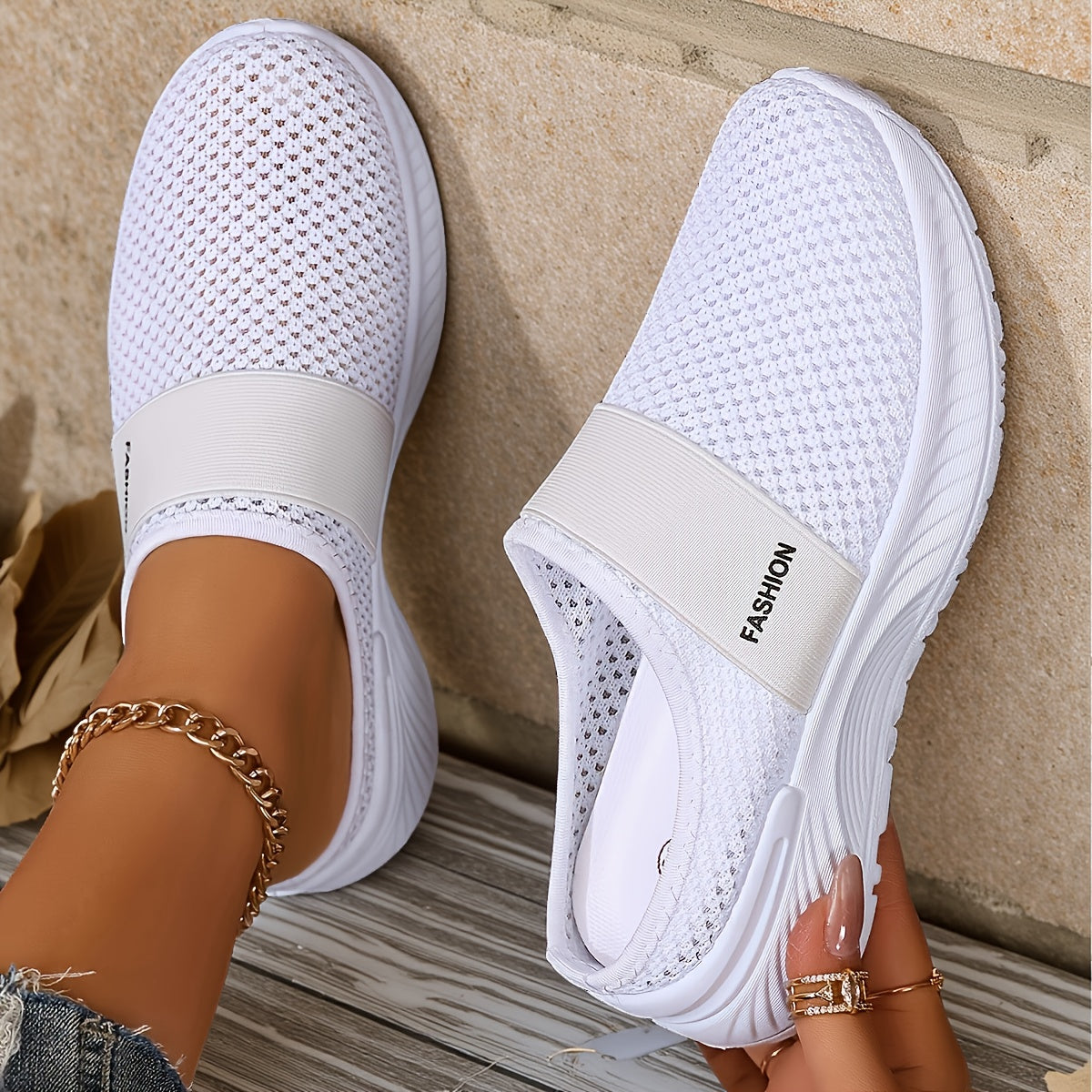 Ayollar uchun kundalik slip-on sport poyabzali, nafas oluvchi tarmoq, bej va oq, yozgi poyabzal