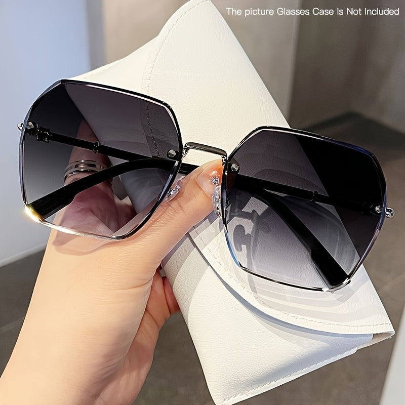 Yuqori darajadagi ayol modasi uchun kesilgan qirralarga ega, hashamatli ramkasiz Y2K poligon ziyofat ko'zoynaklari.