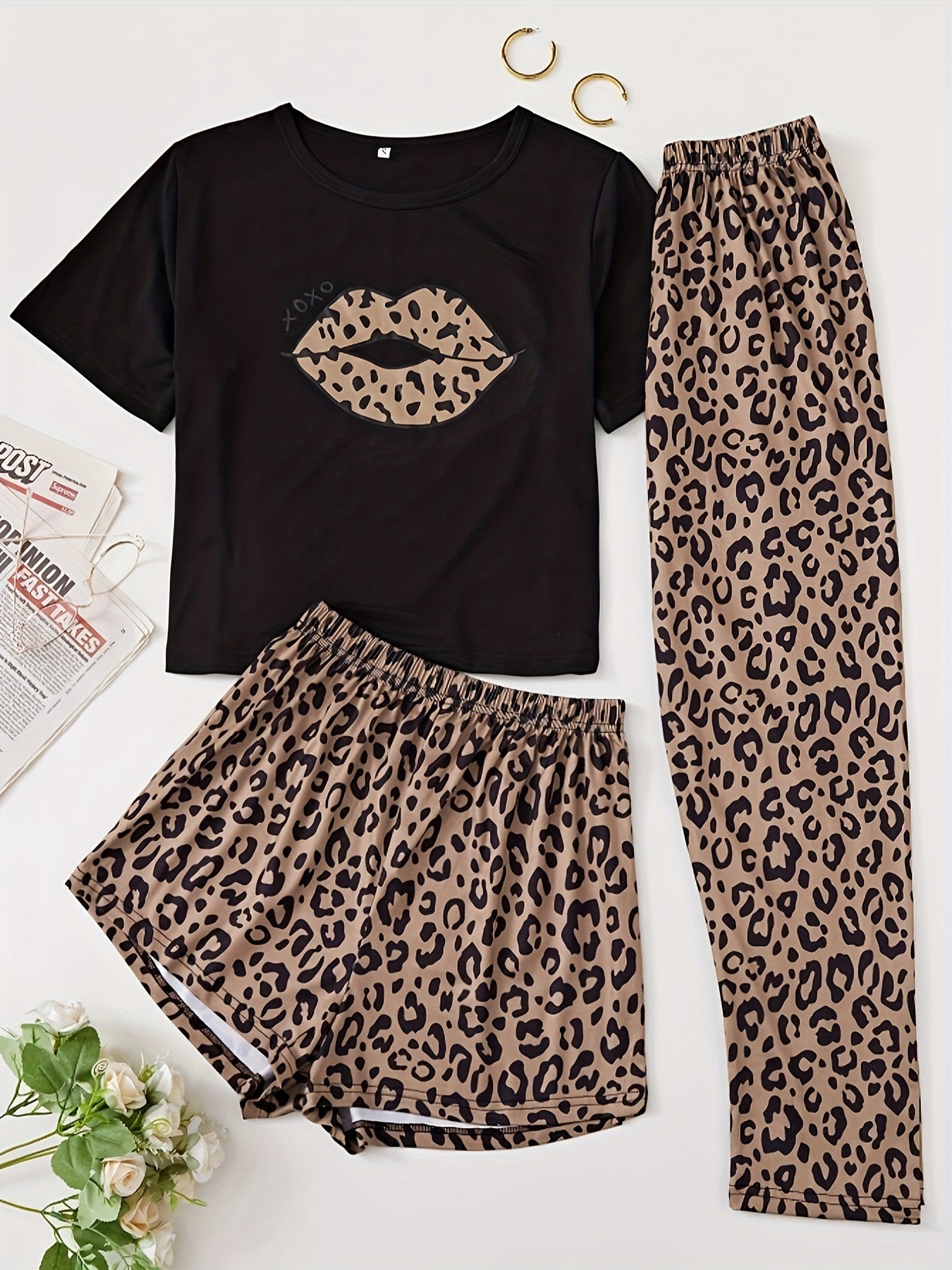 Ayollar uchun uyqu va dam olish uchun qisqa yengli yuqori va pastki qism bilan leopard lab izlari bosma pijama to'plami.