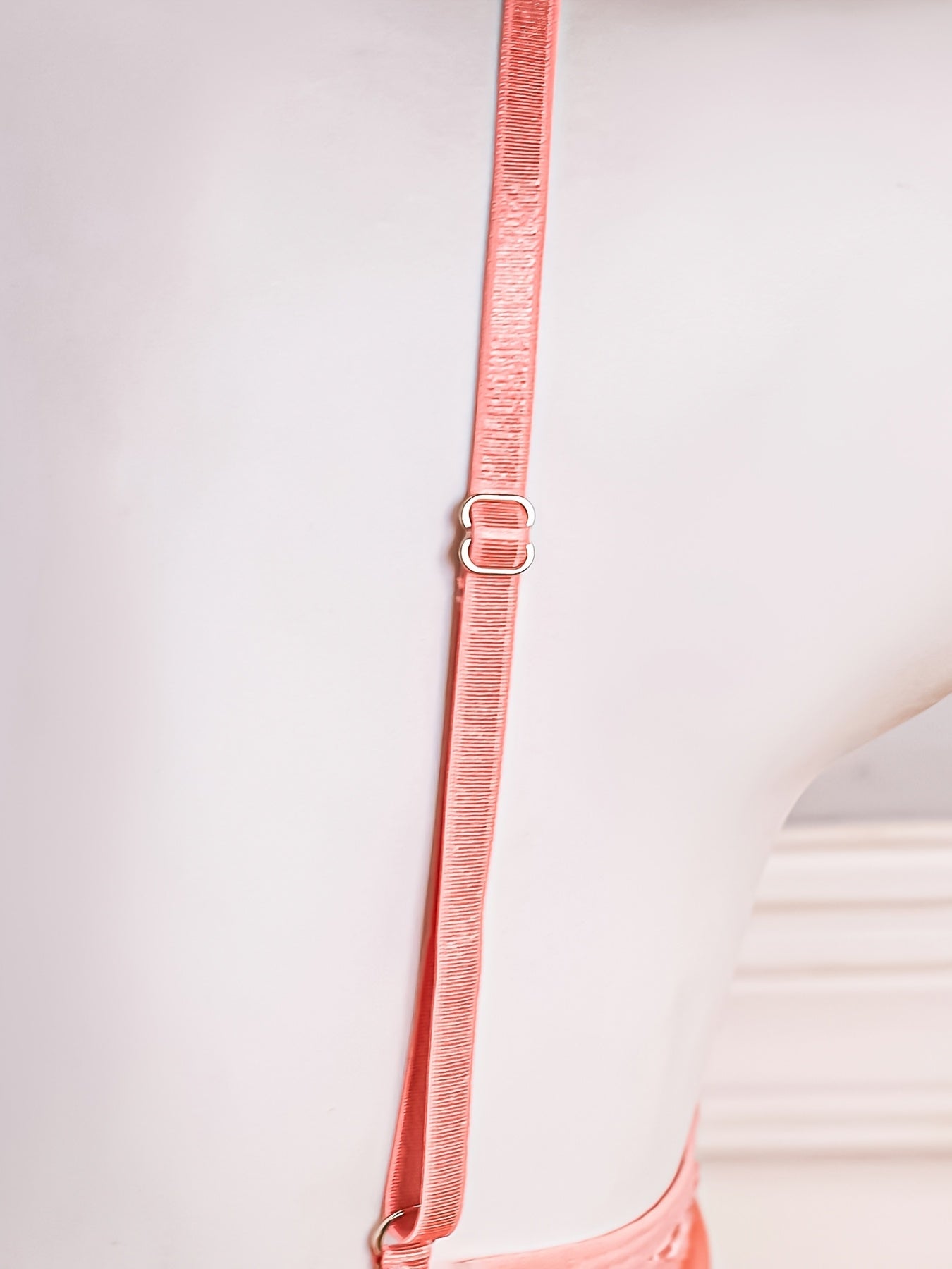 Ayollar uchun katta bo'sh joyli kamon bog'ichli dantel bodysuit, yengil qo'llab-quvvatlovchi mato, 88% poliamid va 12% elastandan tayyorlangan, to'ldirishsiz, 14-fevral uchun ideal.