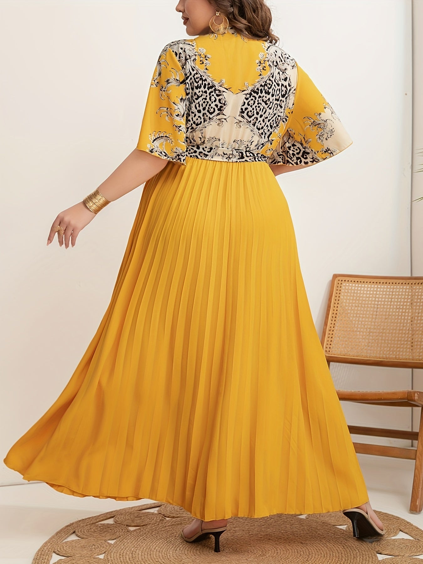 Women's V-Neck Dress With Elegant Middle Eastern Pattern