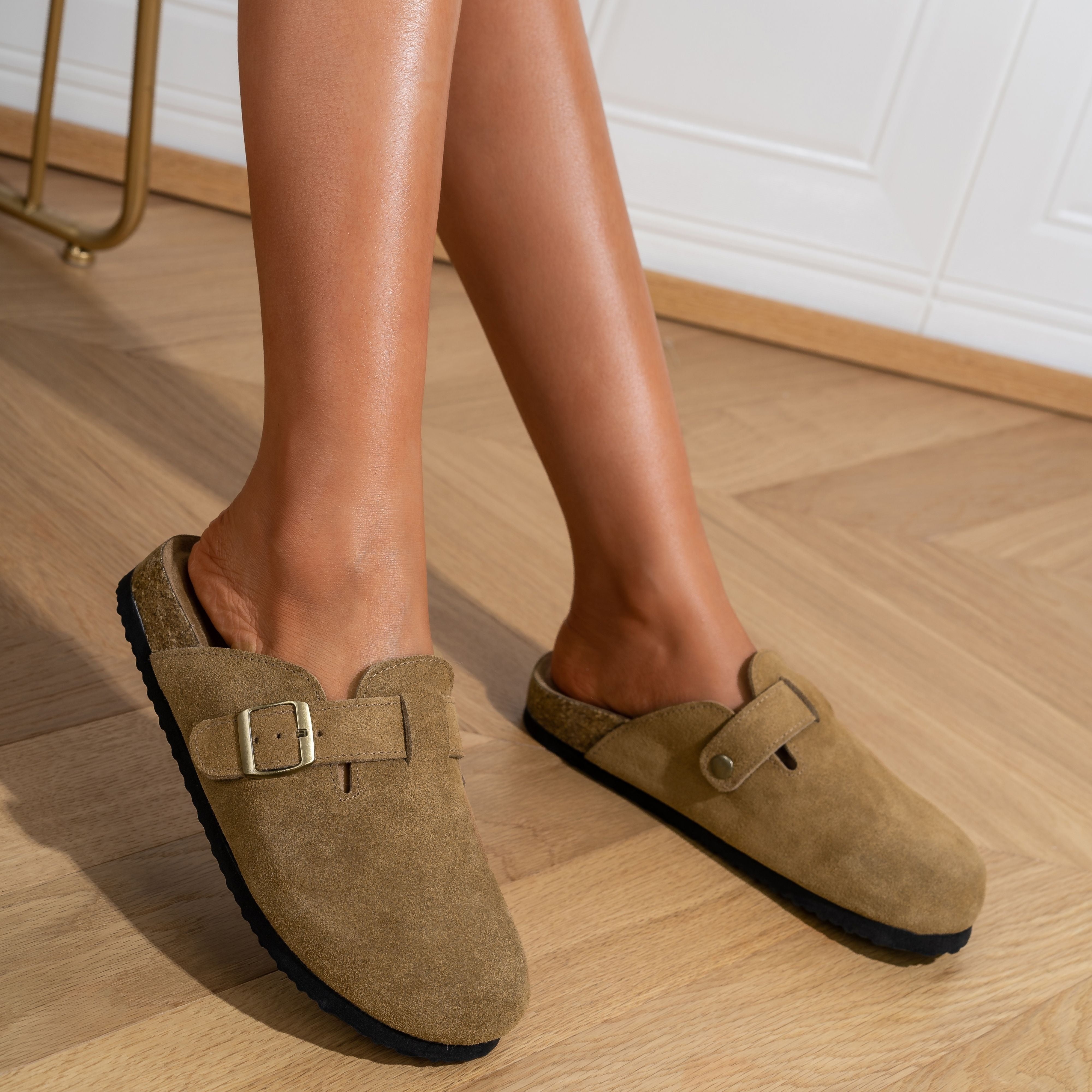 Ayollar uchun felt shippaklar ichki va tashqi, sirpanmaydigan, qulay qishki poyabzal