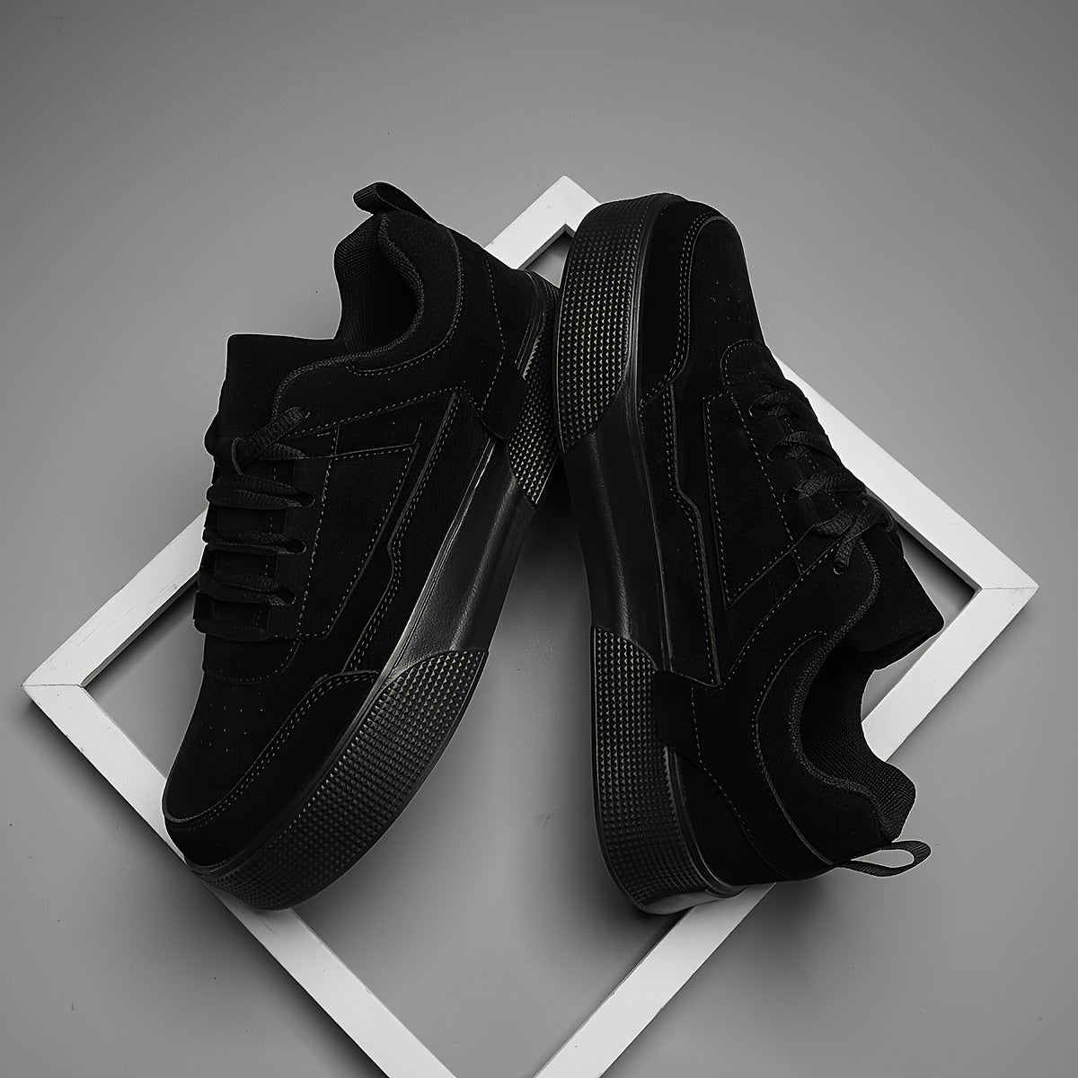 Men's Solid Skate Shoes Non-Slip Comfortable Outdoor Casual Sneakers