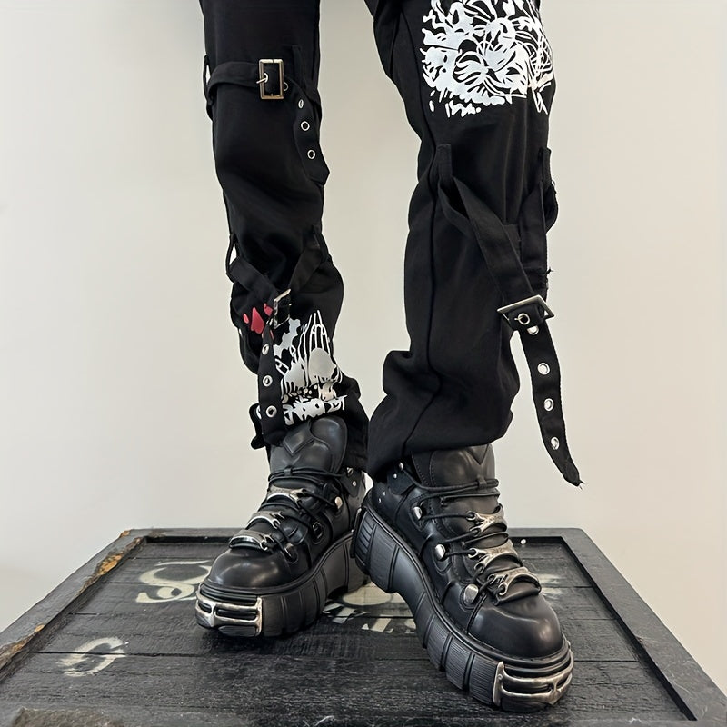 Y2K uslubidagi punk rok platforma krossovkalari, bir rangli bog'ichli ankle botinkalar bilan. Qalin taglik va sirpanmaydigan kauchuk taglikka ega qulay pastki doira botiq. Har mavsumga mos mato bilan qoplangan poyabzal.