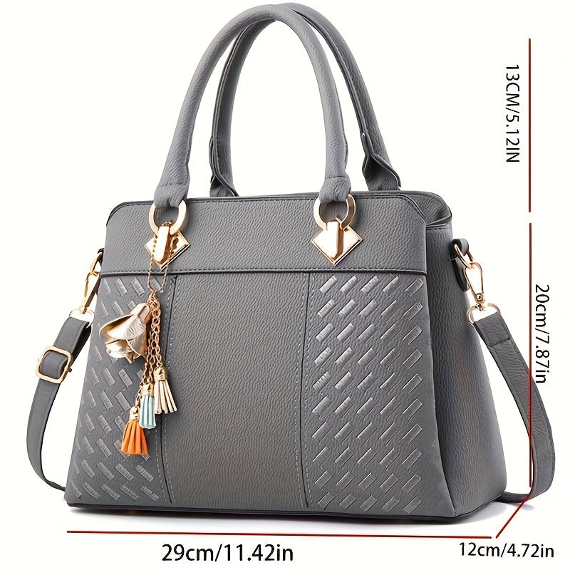 Черная сумка-тоут из змеиной кожи с quilting, молнией и регулируемым ремнем