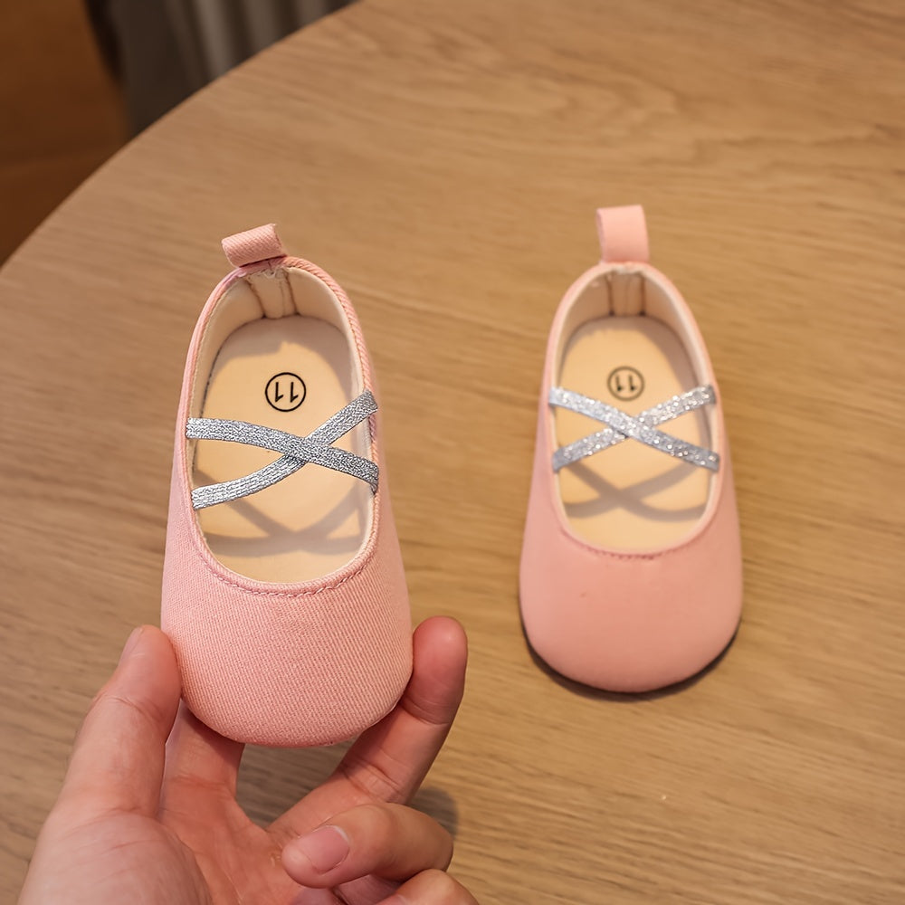 Блестящие слипоны для малышей с мягкой подошвой, нескользящие для комфортной ходьбы весной/осенью.