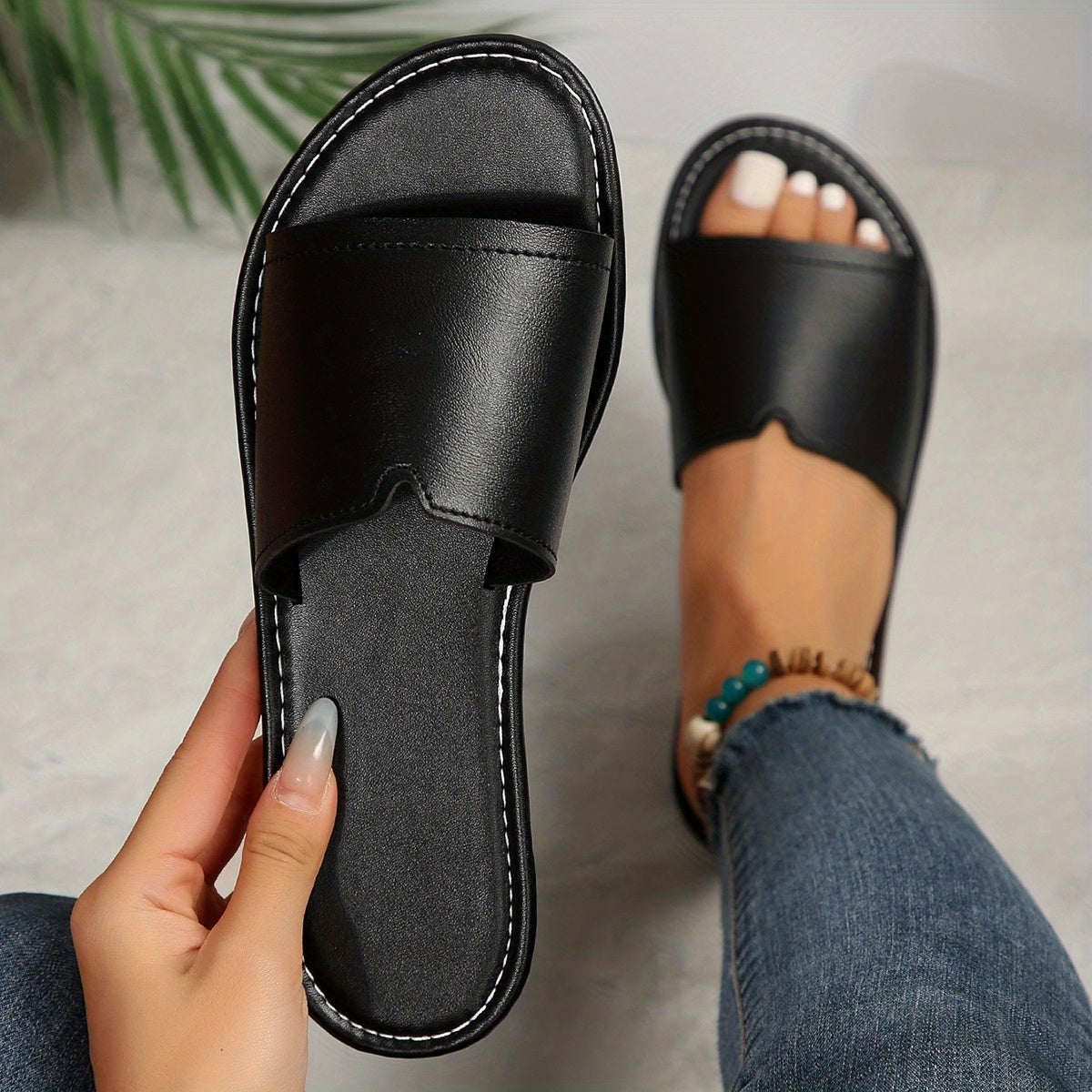 Women's Solid Color Minimalist Slip-On Sandals for Beach and Casual Use