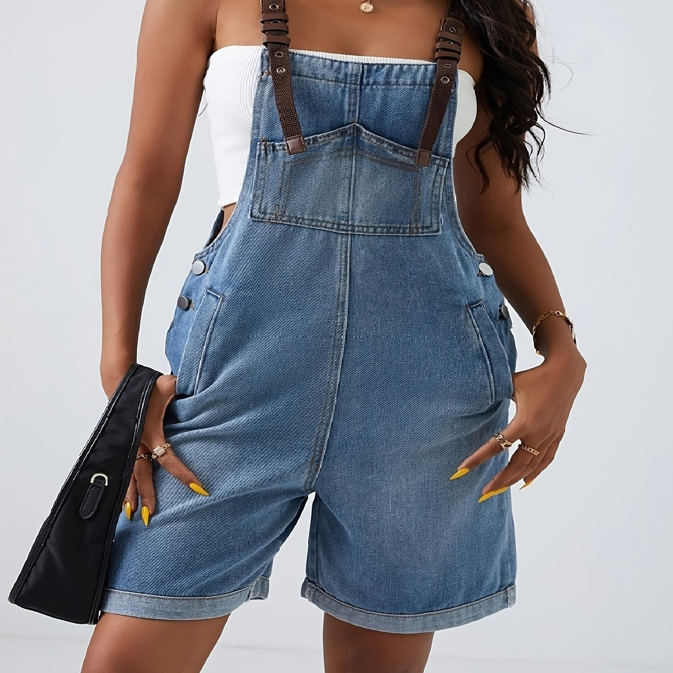 Ayollar uchun katta o'lchamdagi denim kombinezon-shorts, polyester aralashmasi, bir rangli, ko'chalar uslubi, to'qilgan mato