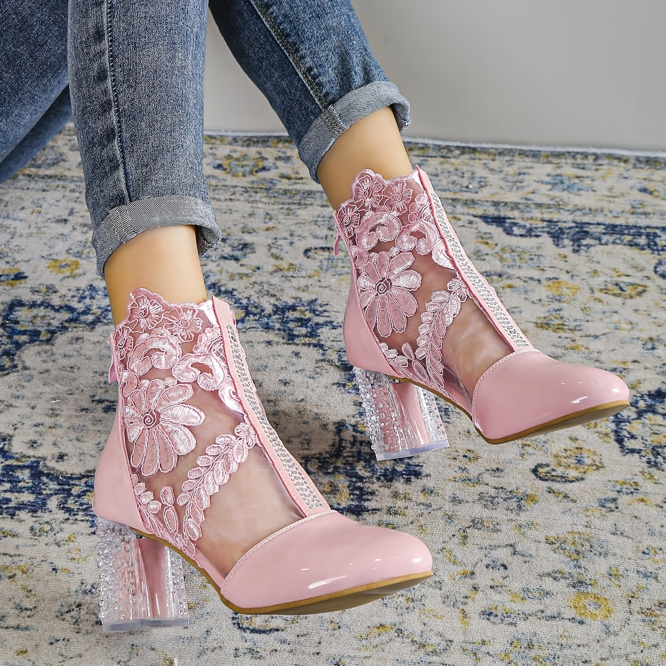 Женские кожаные ботинки на шнуровке с кружевом, розовые, прозрачные каблуки, короткие ботинки на молнии