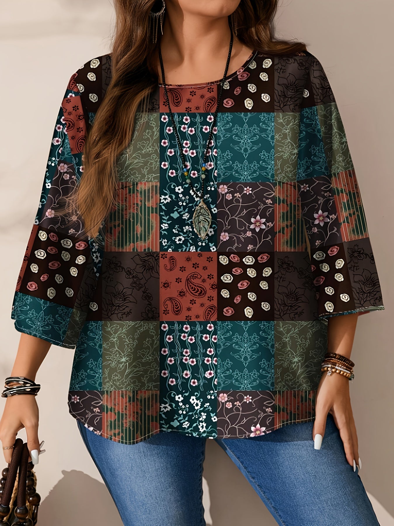 Plus o'lchamli ayollar uchun gul bosma linen bluzka, rang blok va 3/4 uzunlikdagi ko'krak qismlari bilan