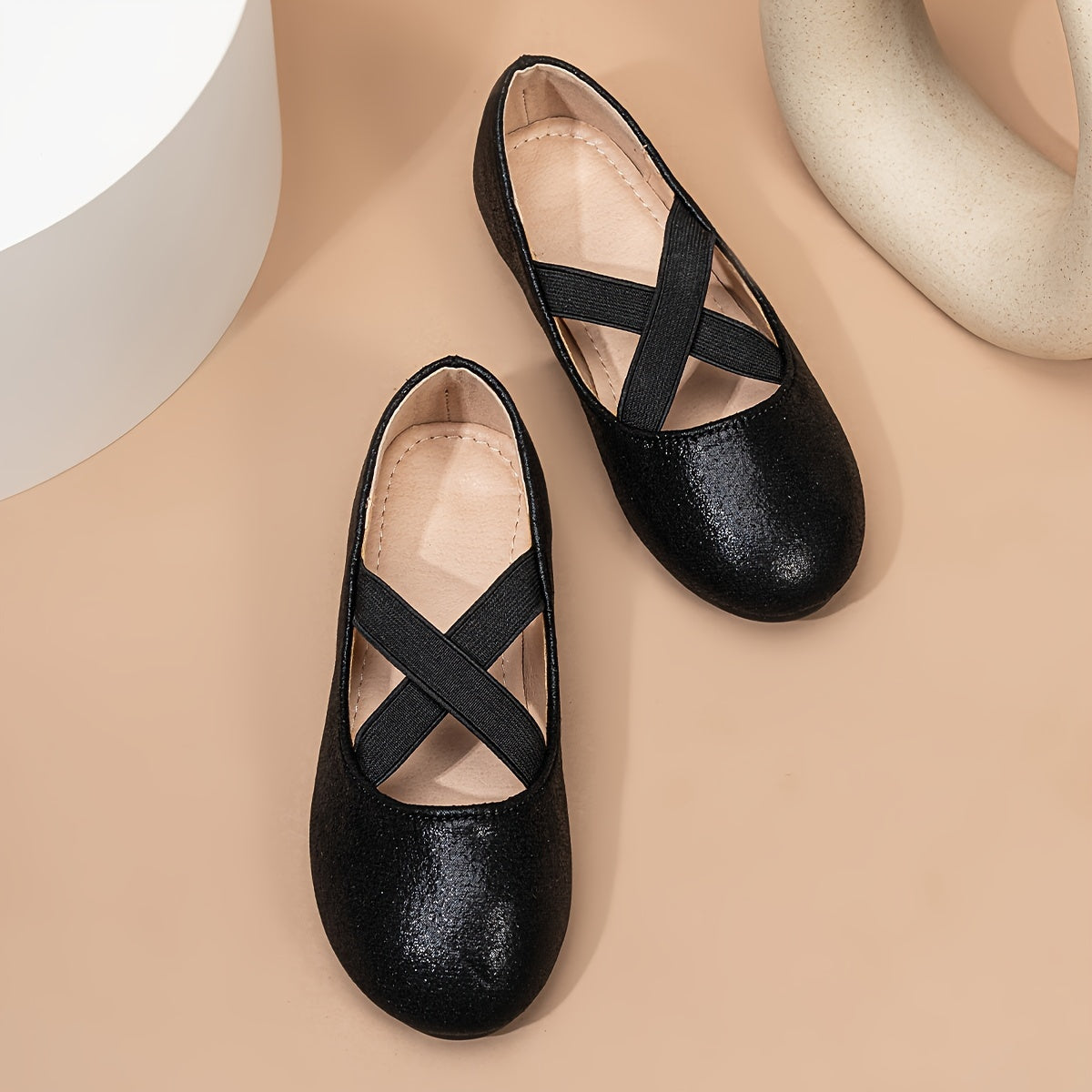 Qizlar uchun elastik xoch shaklidagi bog'ichlari bo'lgan balet poyabzallari