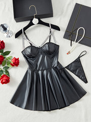 Комплект из красного боди и трусиков, изготовленный из трикотажной ткани, состоящей на 95% из полиэстера и на 5% из эластана, с открытой спиной для взрослых.