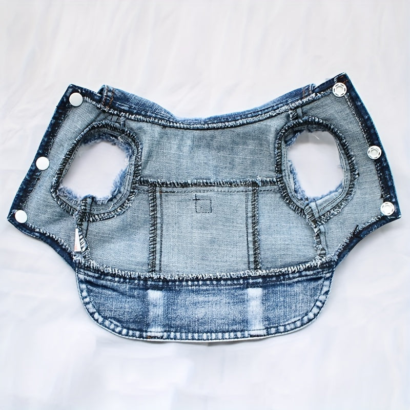 Жилет с двумя ремнями и зажимом для сцепления разработан для маленьких собак, таких как бишоны, тедди и померанцы, подходит для весны и осени, но может обнажать заднюю часть крупных собак.