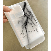 Apple 15Pro/14, iPhone13/12/11, XS/XR78P uchun mos keladigan muzlatilgan yarim shaffof yoritilgan telefon qopqog'i.