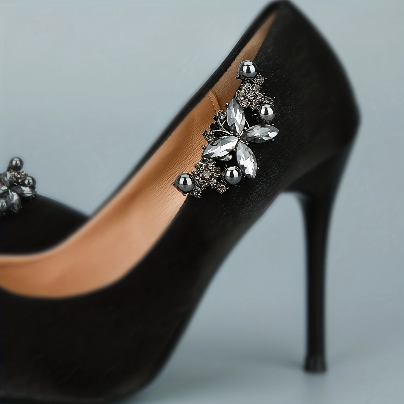 Ayollar uchun qora rhinestone farfalla poyabzal tokchalari, yuqori poshnalar uchun