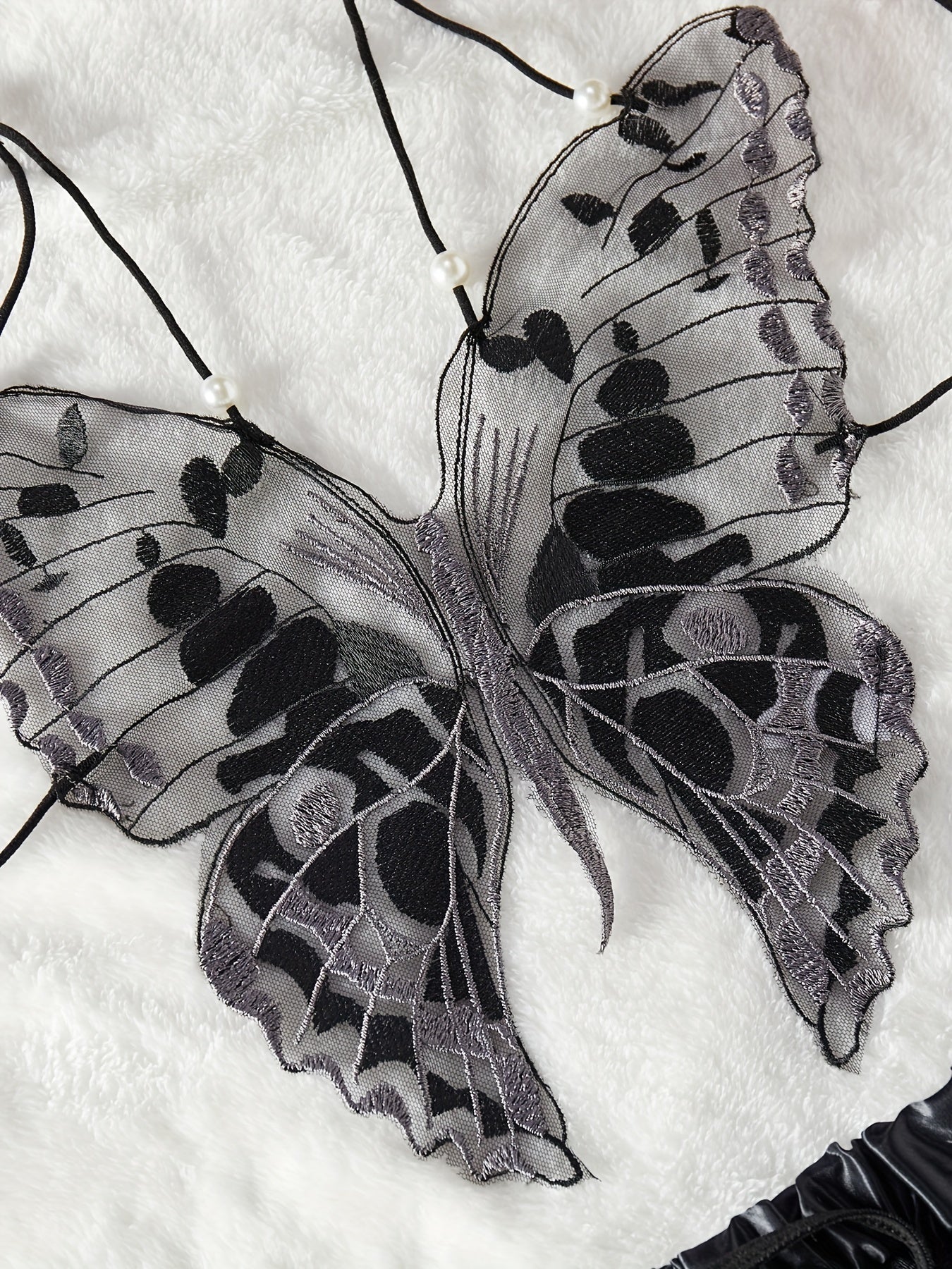 Ayollar uchun shaffof kapalak naqshli kamizol va to'r mini yubka ichki kiyim to'plami.