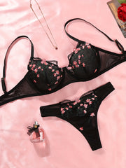 Women's Ultra-Thin Embroidered Underwire Bra Set with Lace Detailing