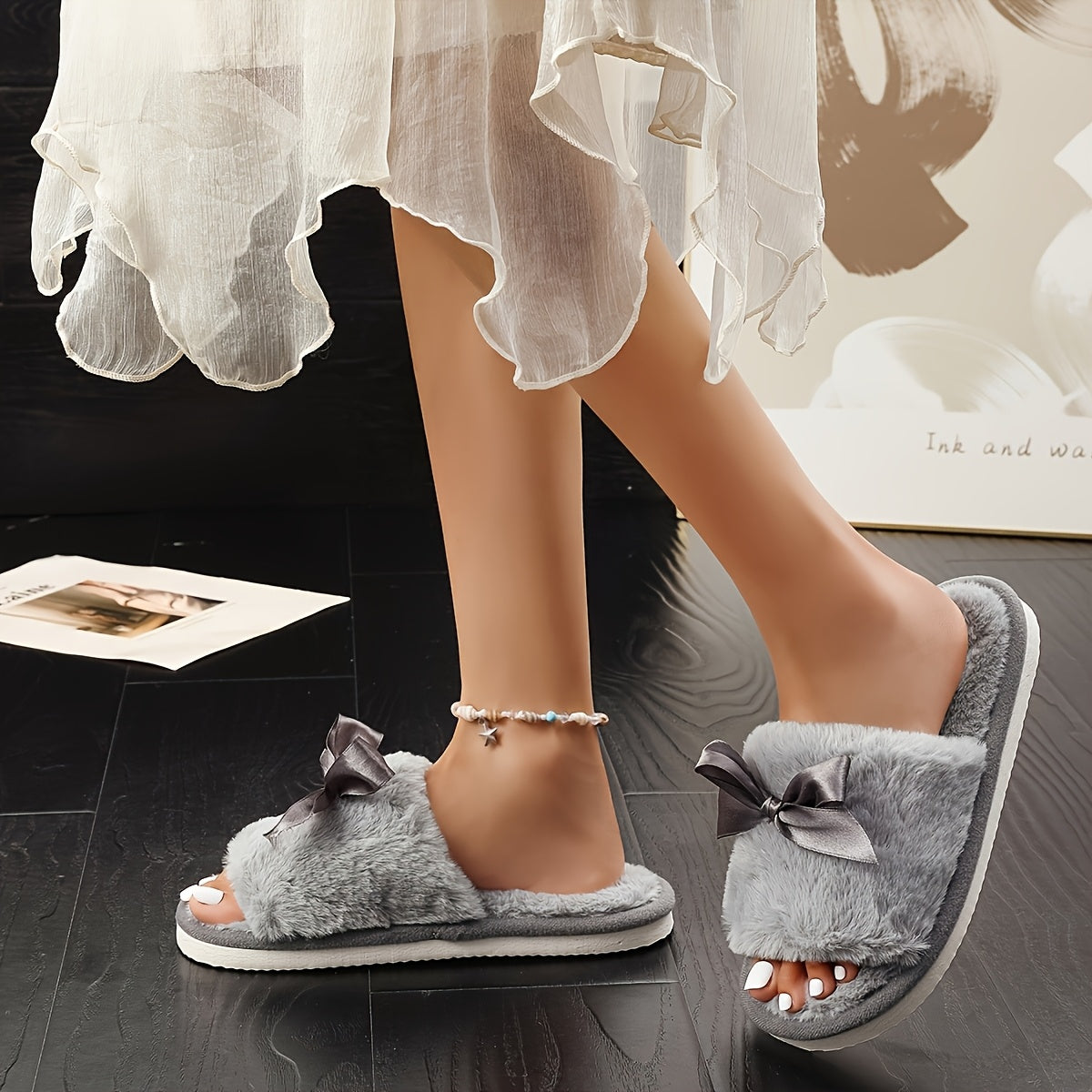 Women's Plus Size Plush Slippers with Bow, Comfort and Style