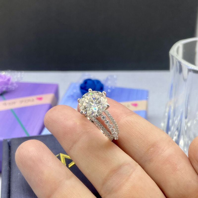 Women's Moissanite Engagement Ring 1 Carat Sterling Silver Gold Plated Stylish Jewelry