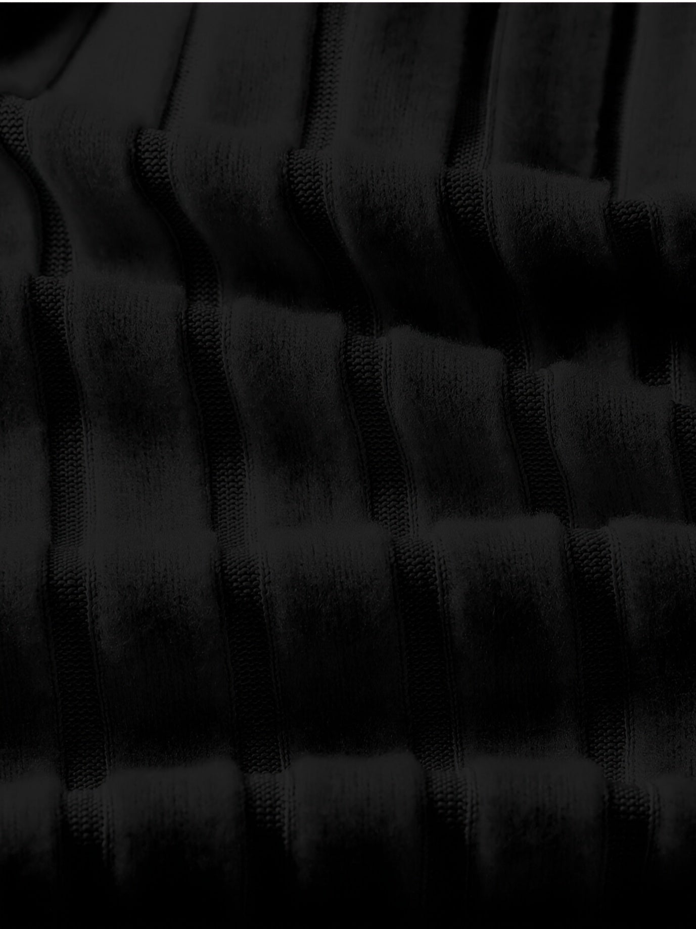 Camiseta de mujer con hombro descubierto, dobladillo asimétrico y mangas acampanadas de punto de poliéster de estiramiento medio