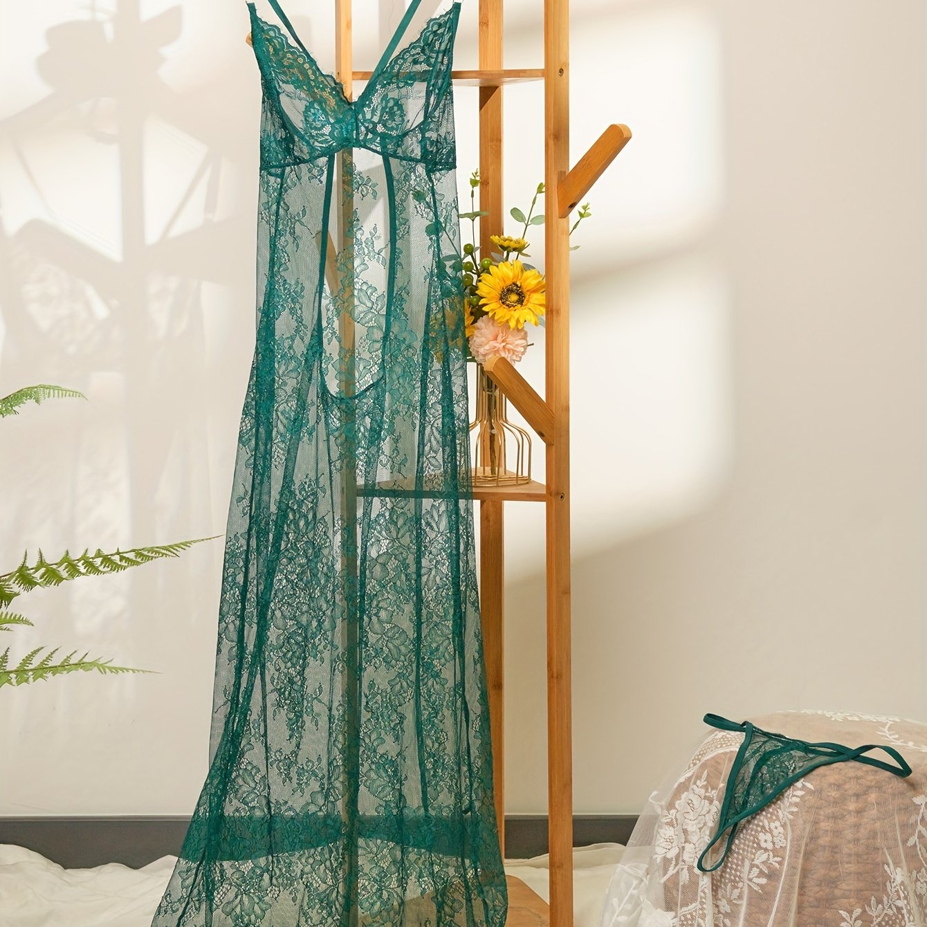 Conjunto de vestido largo maxi con recortes semitranslúcidos y vestido de noche tanga