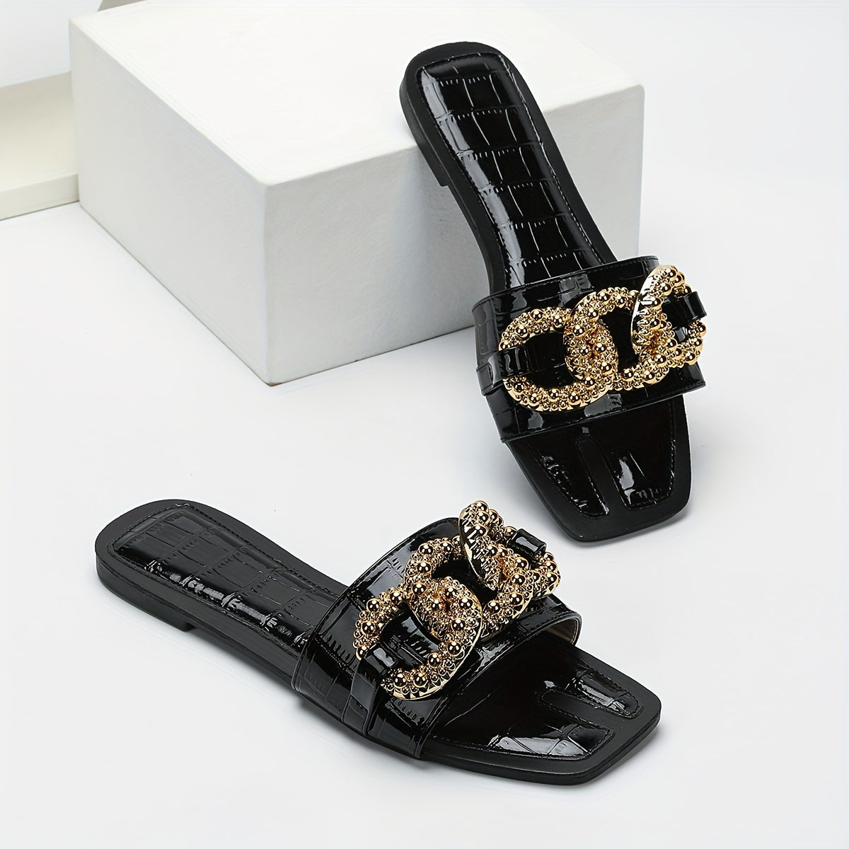 Women's Flat Sandals with Crocodile Pattern and Metallic Buckle for Casual Streetwear