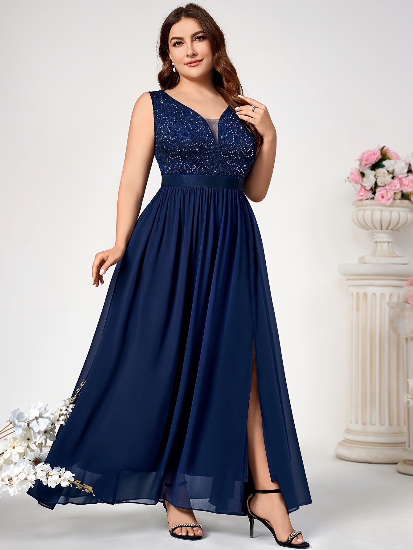 Women's Lace Tulle V-Neck Gown Sleeveless Floor-Length Formal Dress