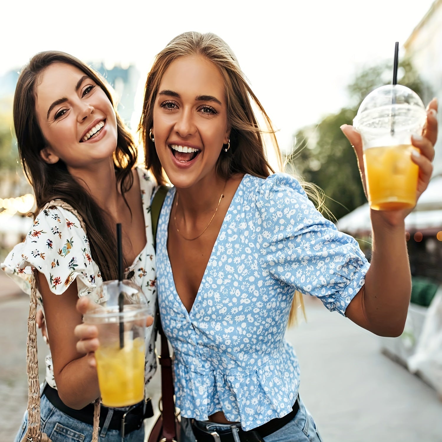 Set of 30 Leak-Proof 10oz Disposable Cups with Dome Lids for Smoothies Milkshakes Boba Tea