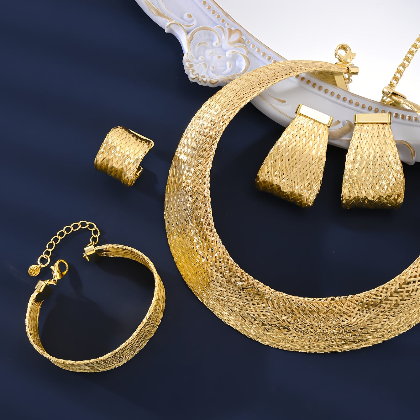 Vintage Tribal 18K oltin qoplangan mis zargarlik to'plami, zanjir, quloqchinlar, bilaguzuk va uzuk bilan kundalik kiyimlar va tadbirlar uchun