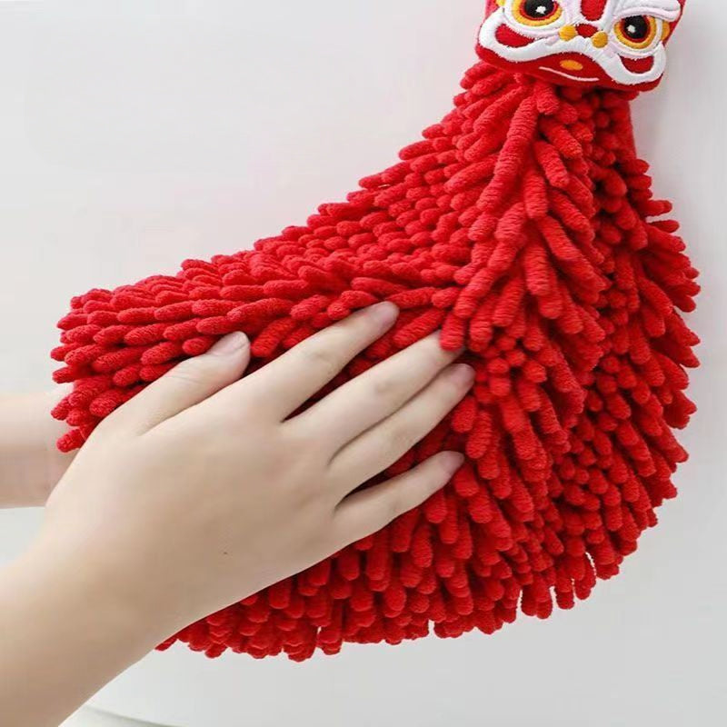 Festiv osma dizayni bilan oshxona va hammom dekoriga mo'ljallangan qizil shenil qo'l sochiq.