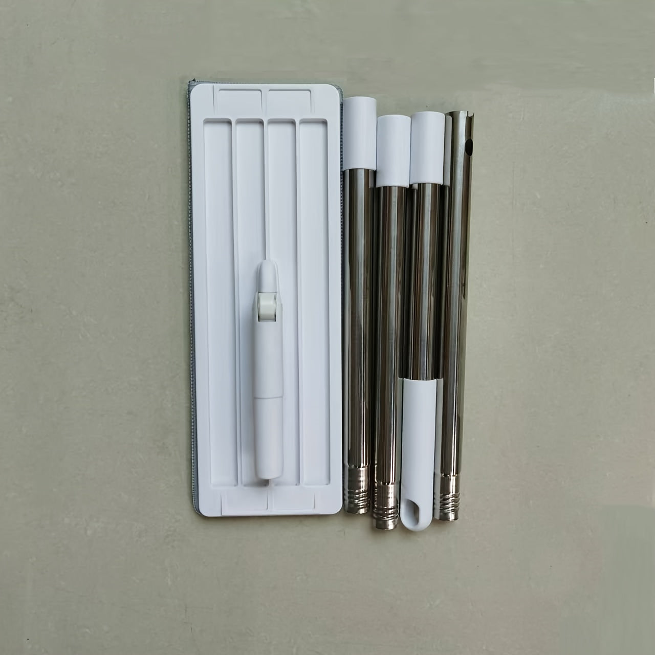 "Yassi Mop va Chelak To'plami - Mustahkam Integratsiyalangan Matodan Foydalanish - Qo'l Bilan Tozalash, Qayta Tozalash va Supurish uchun - Yashash Xonasi va Yotoqxona uchun - Samarali Tozalash uchun Oson Siqish Tizimi"