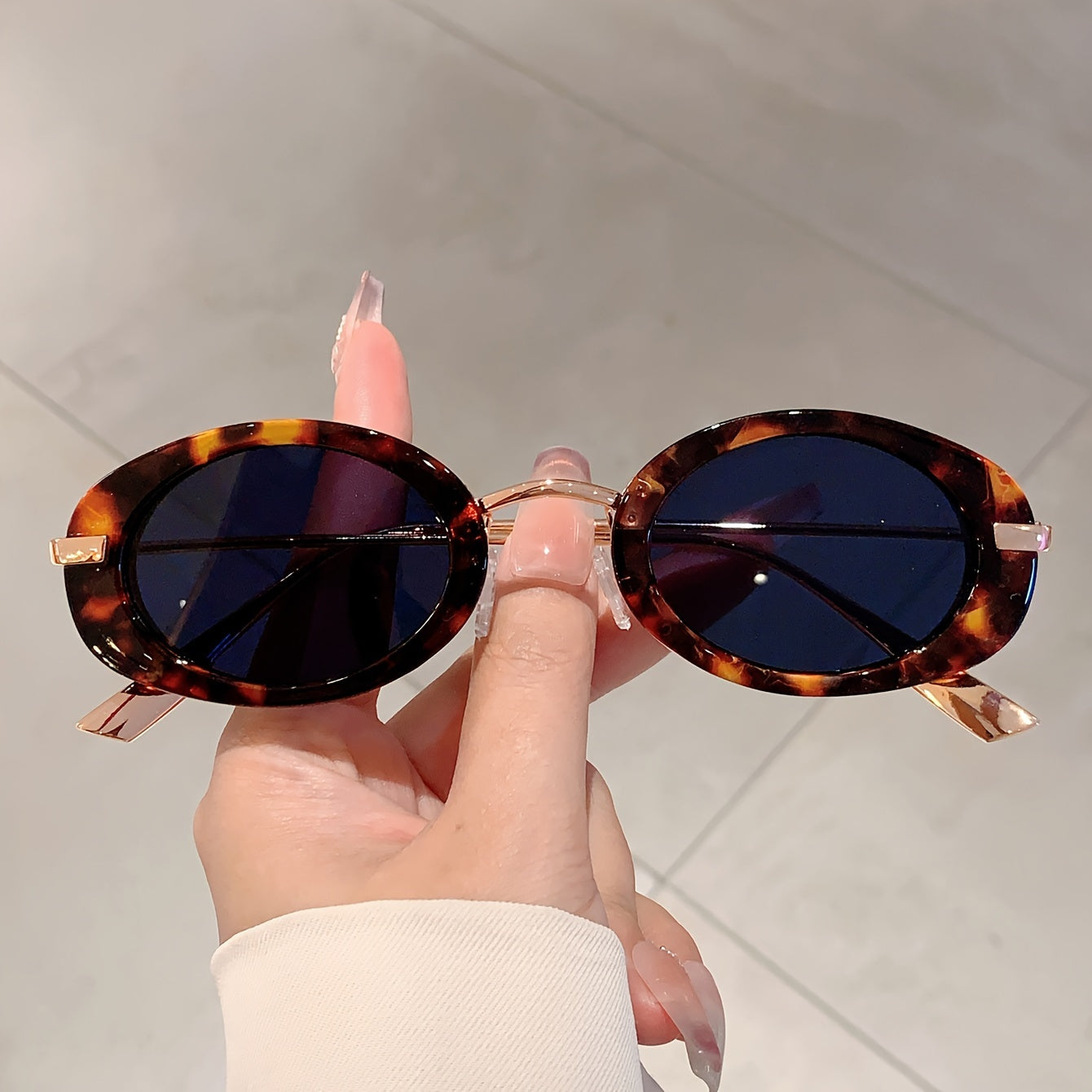 Овальные металлические очки в стиле party с PC-линзами для повседневной и праздничной носки