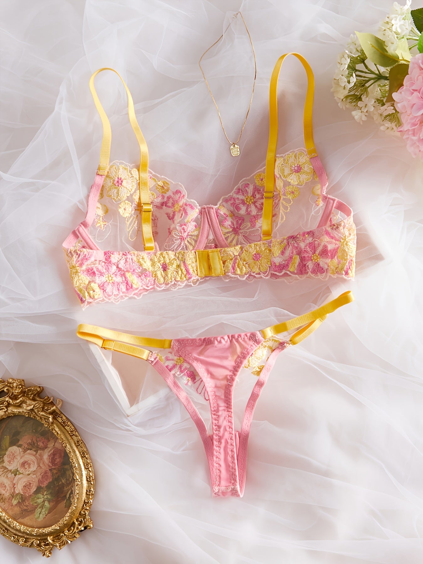 Ayollar uchun sexy ichki kiyim to'plami