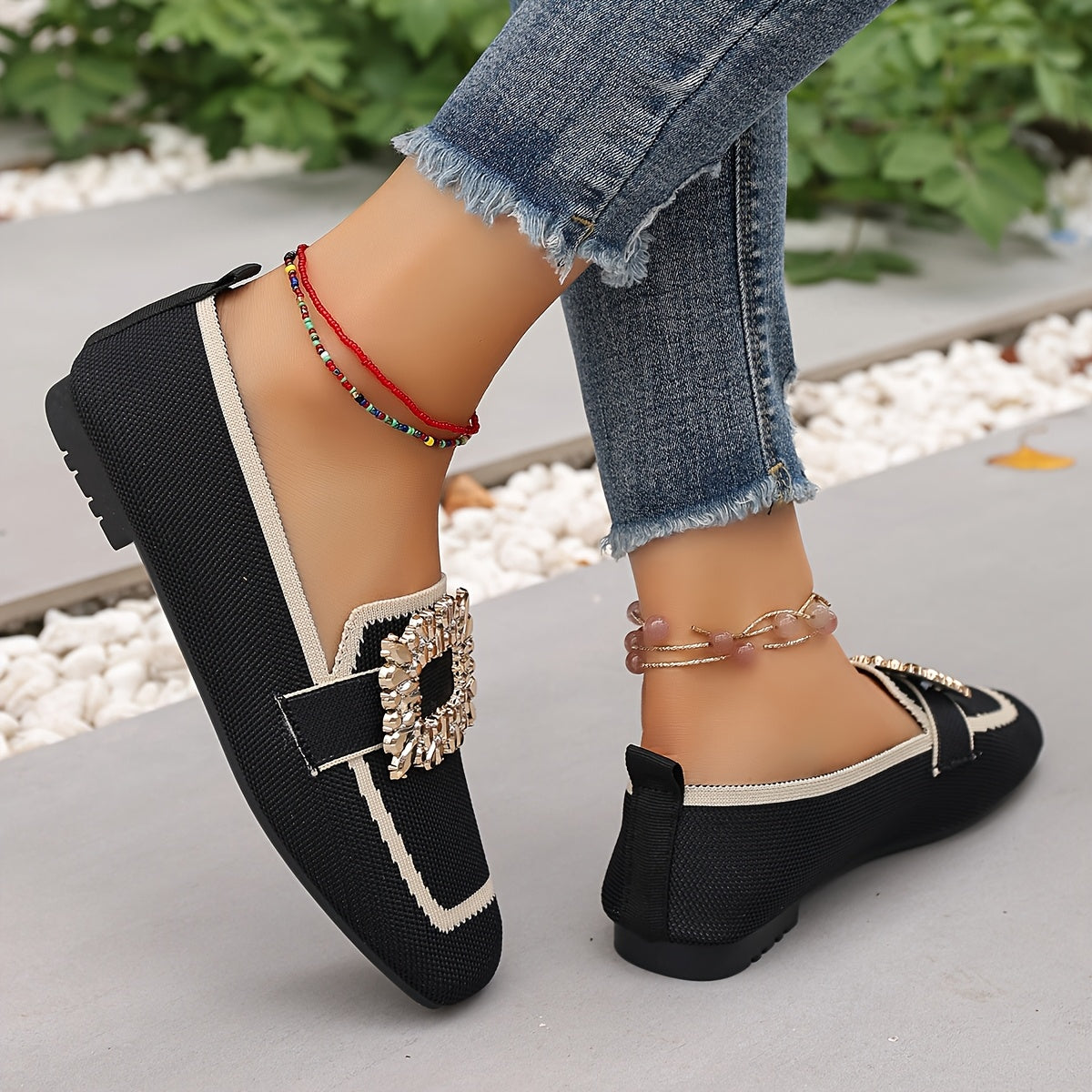 Ayollar uchun plus o'lchamli oson kiyiladigan flatslar, kvadrat burchakli rhinestones bilan, nafas oladigan mato