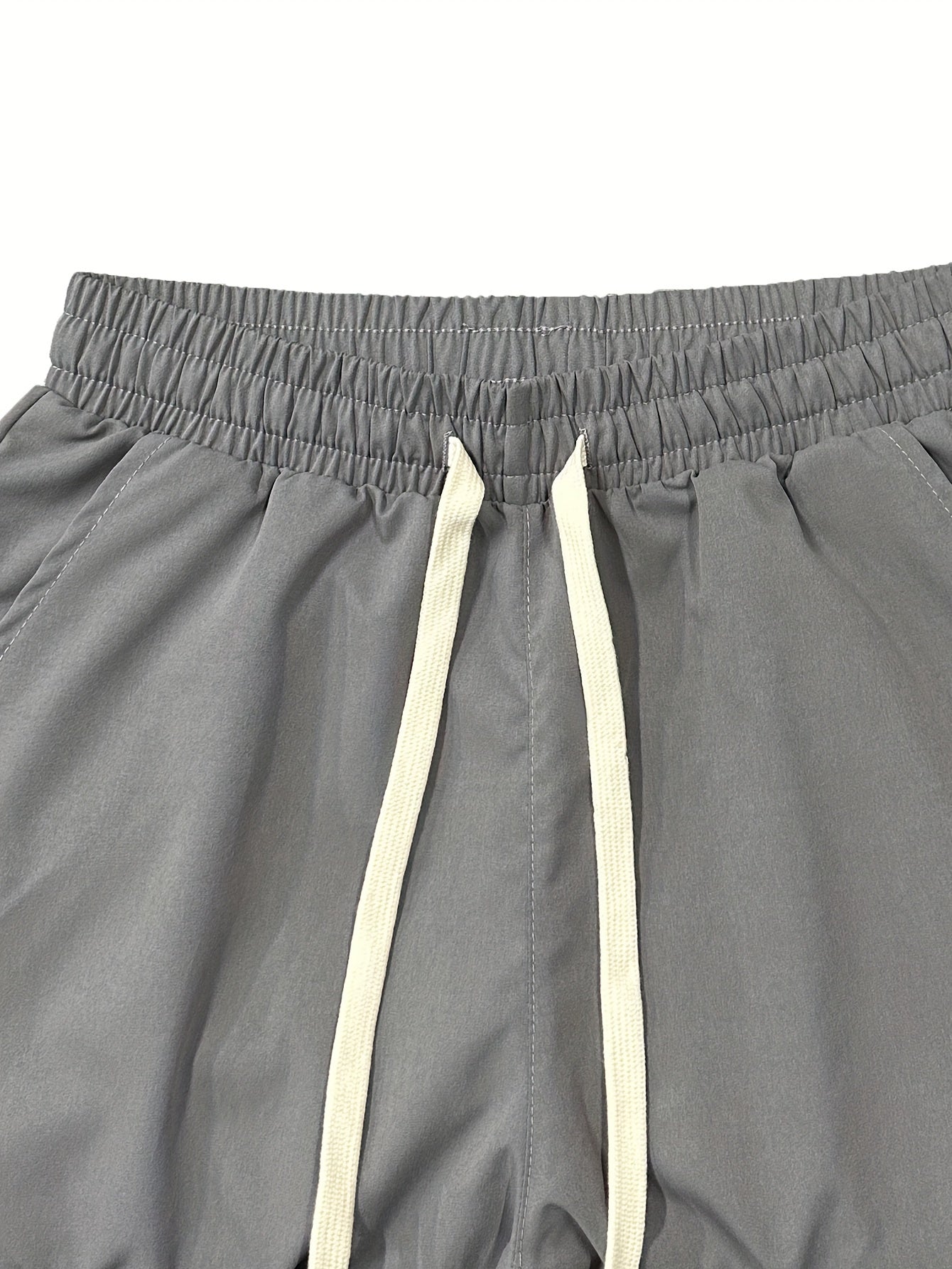 Yozgi ochiq havoda faoliyatlar uchun mukammal, yon cho'ntaklari bilan bir xil rangdagi erkaklar uchun qulay polyester yuk shimlar.