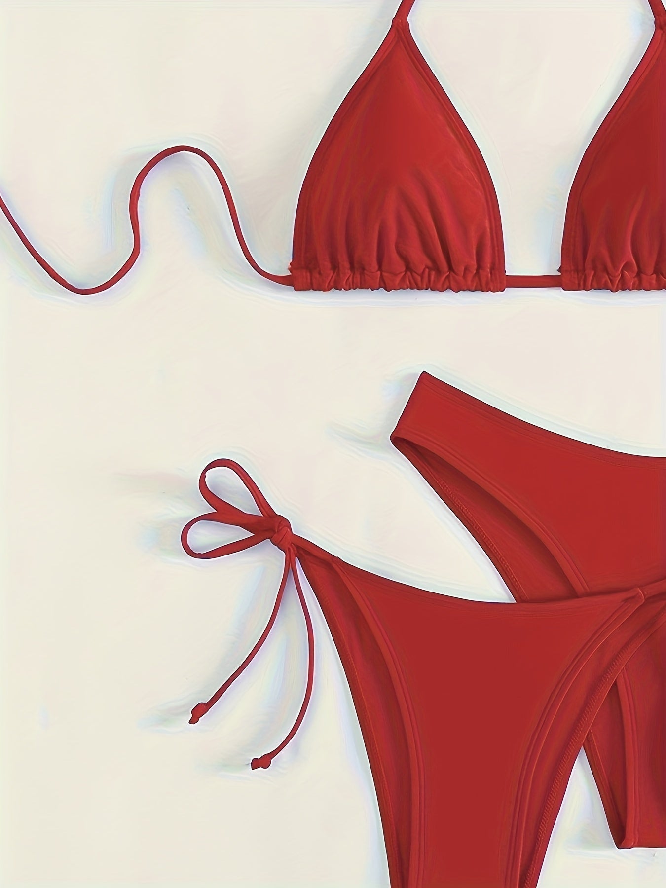 Bir rangli 3-qismli bikini to'plami, halter bo'yin va orqa qismi ochiq dizayn. Ayollar uchun suzish kiyimlari va kiyimlar uchun ideal.