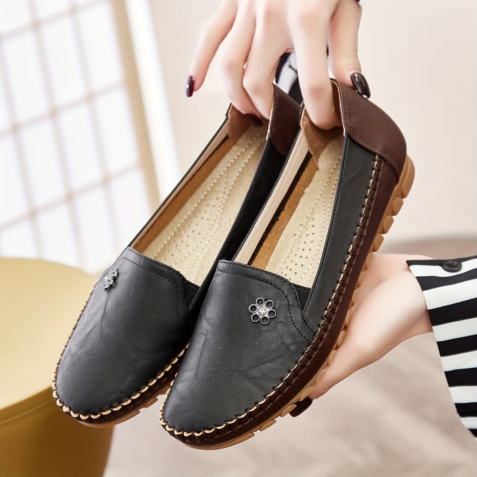 Women's Leather Flat Loafers Casual Slip-On Comfortable Shoes