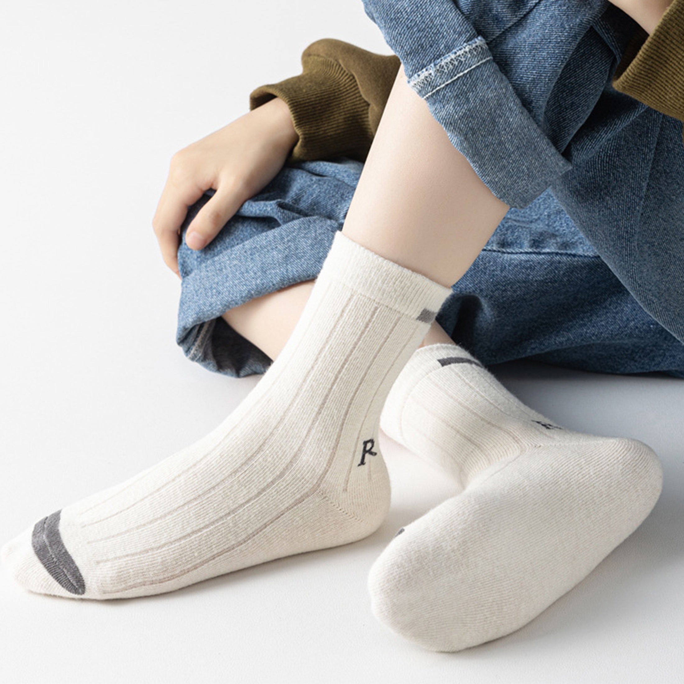 Yigitlar uchun sport paypoq 5-to'plam Nafas oluvchi polyester elastan Barcha mavsumlar uchun o'rta uzunlikdagi