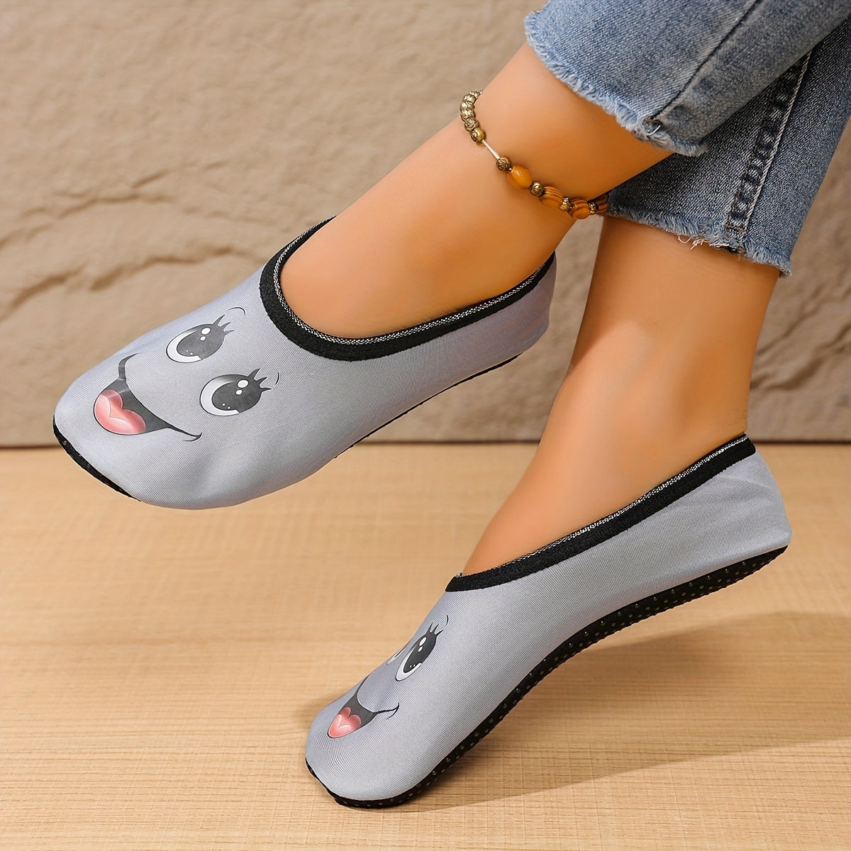 Ayollar uchun chiroyli multfilm yuzli slaydlar, nafas oluvchi mato, ichki va tashqi poyabzal