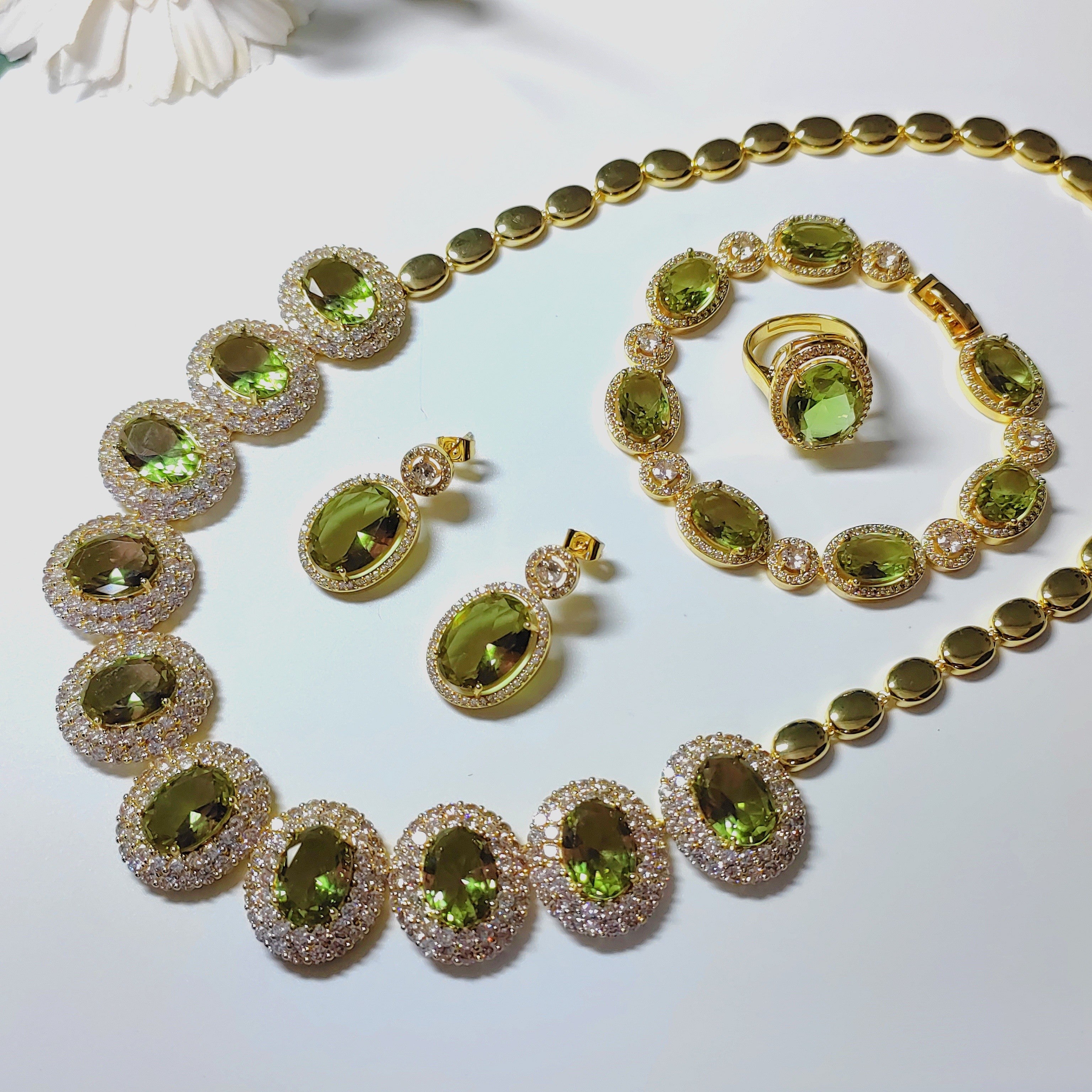 Rang o'zgartiruvchi 4 ta buyumli zargarlik to'plami, sozlanadigan uzuk, taqinchoq, sirg'alar va bilaguzuk, kundalik kiyimlar, takliflar va to'ylar uchun